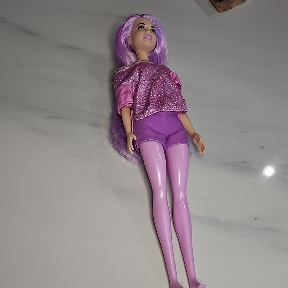 Barbie Doll with Purple Hair and Outfit - Picture 3 of 6
